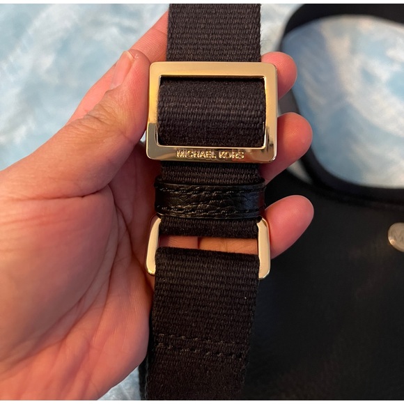 NWT Michael Kors Briley Small Messenger Bag - Picture 2 of 6